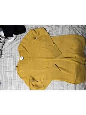 Old Navy Women's Mustard Yellow V-Neck Sweater Size S